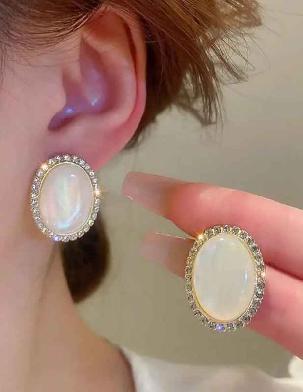 Big White Pearl Earrings at wooshanta