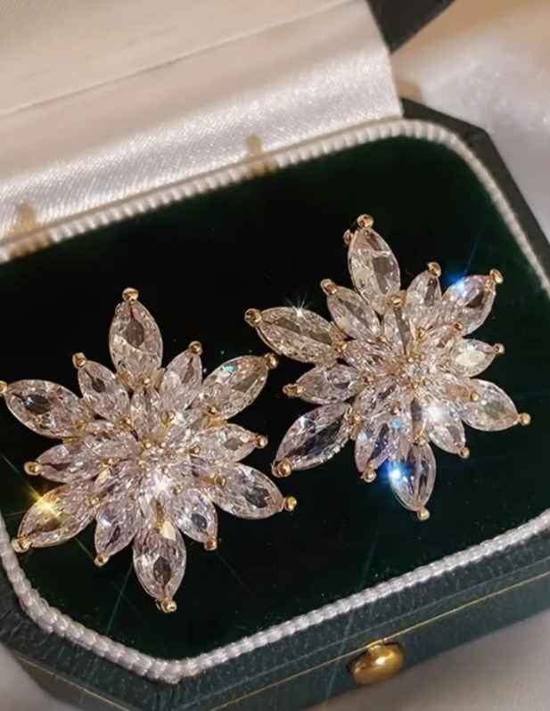 Crystal Flower Earrings shop at wooshanta