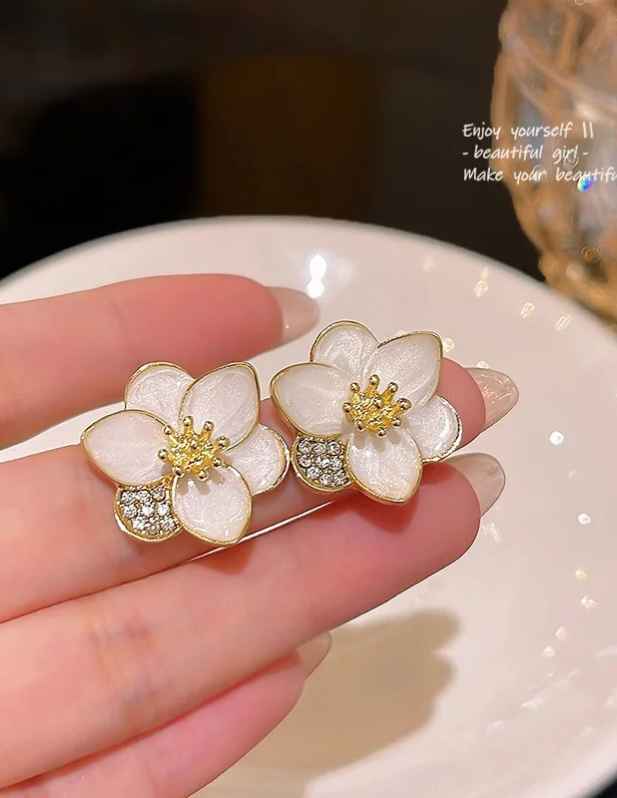 Floral Stud Earrings at wooshanta