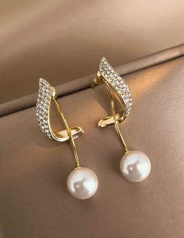 modern pearl earring