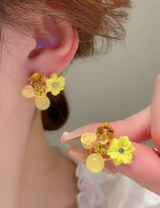 Trendy Floral Stud Earrings yellwo